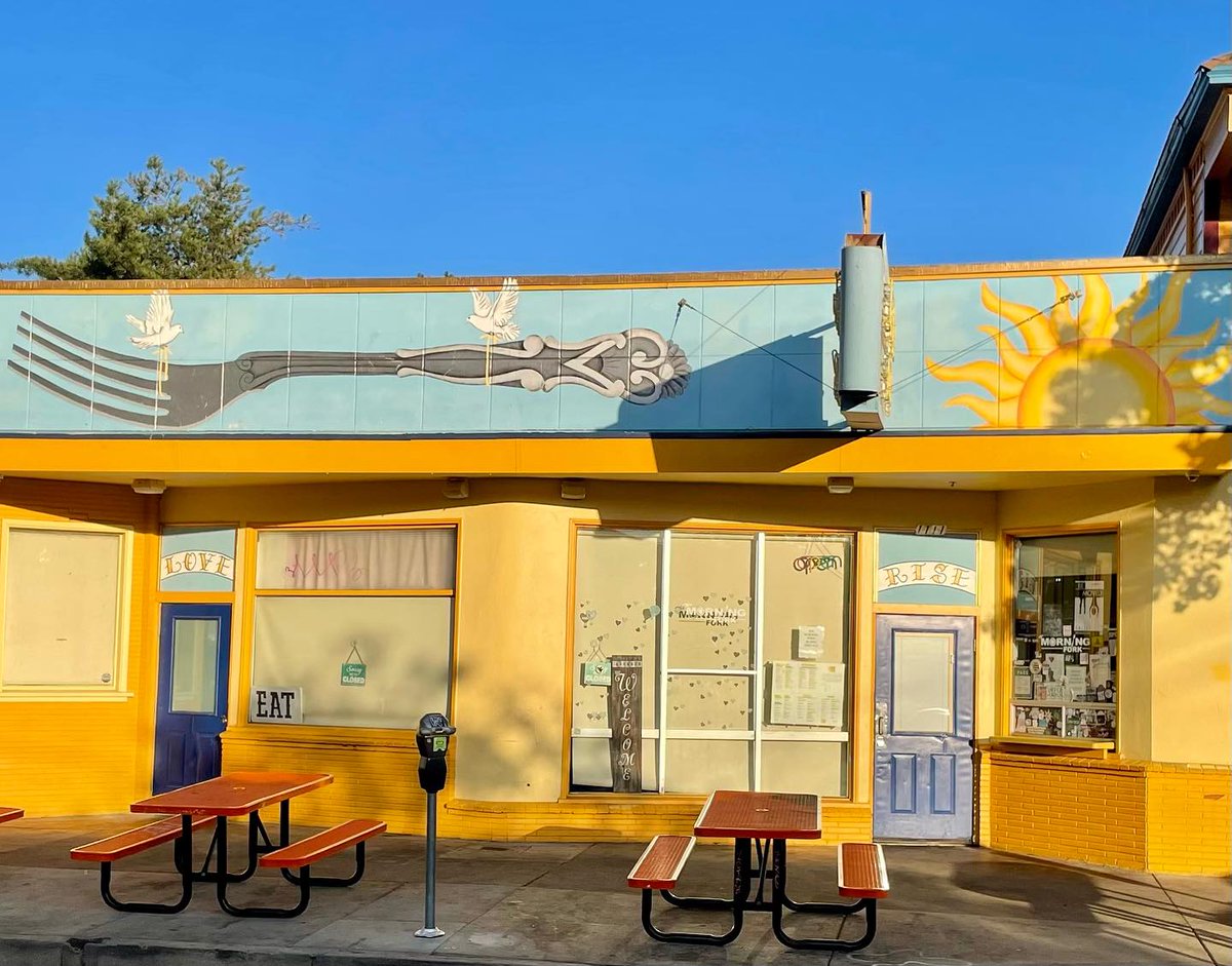 Monday morning sunshine on a favorite breakfast spot. 🌞@themorningforksacramento's NEW MENU drops this week! Call your breakfast friends and make a plan. 
🙏🥞🧇🥓🍳

The Morning Fork 📸
1111 21st St
Midtown
916-476-6765
Open Daily for Breakfast &amp; Lunch
themorningfork.com