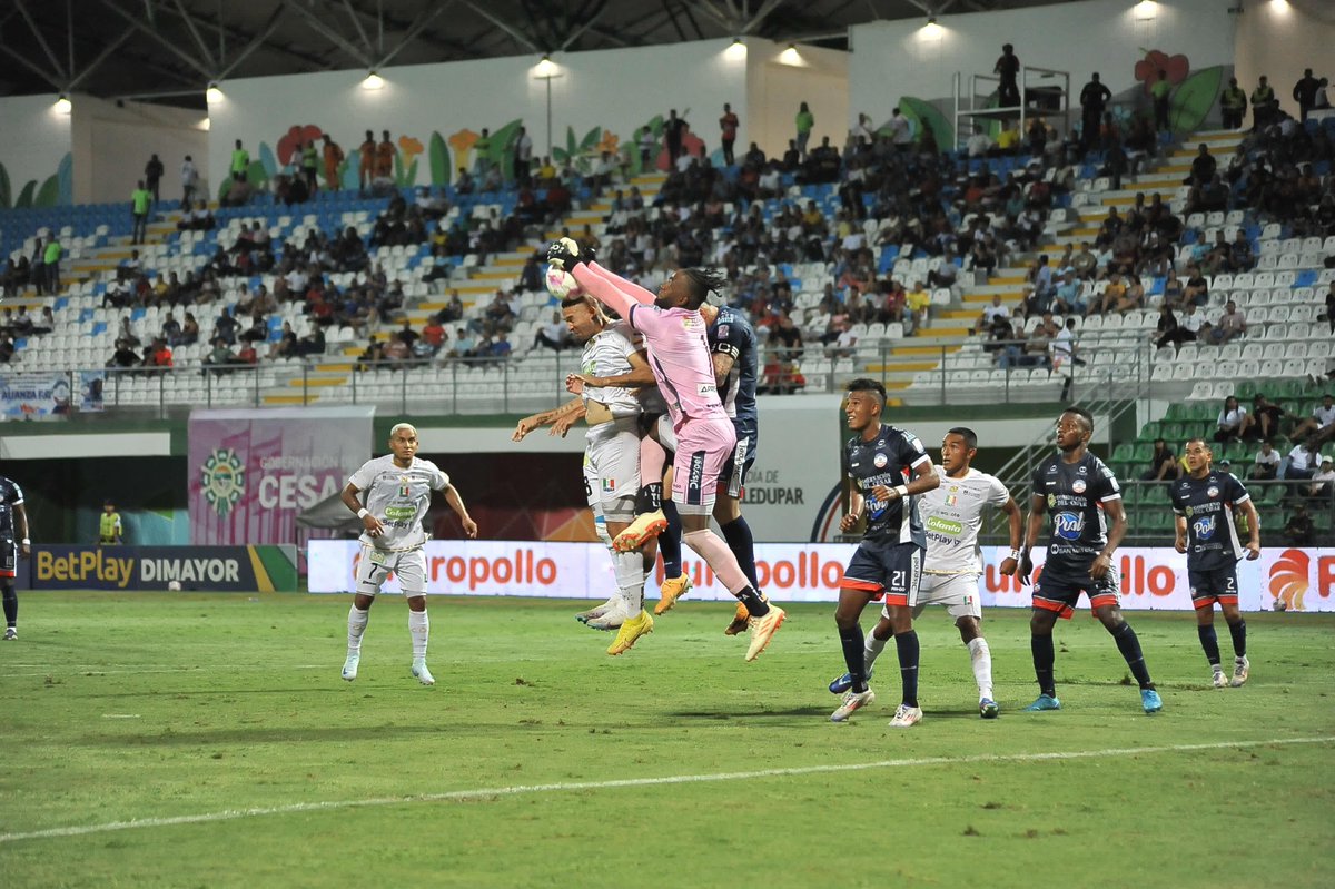 AlcaldiaVpar's tweet photo. #Alianza 
No fui la figura, figura fue todo el equipo: Carlos Mosquera
⬇️⬇️⬇️
https://t.co/eKkOiyqt7J https://t.co/vzQ6BnlKrT