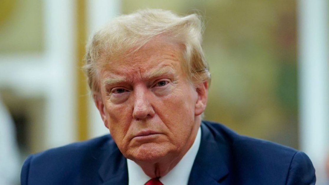 RNacional_News's tweet photo. 🚨 ÚLTIMA HORA: Elon Musk dice que la razón por la que algunos multimillonarios, como Bill Gates, apoyan a Kamala es que temen que Trump publique la lista de clientes de Epstein.