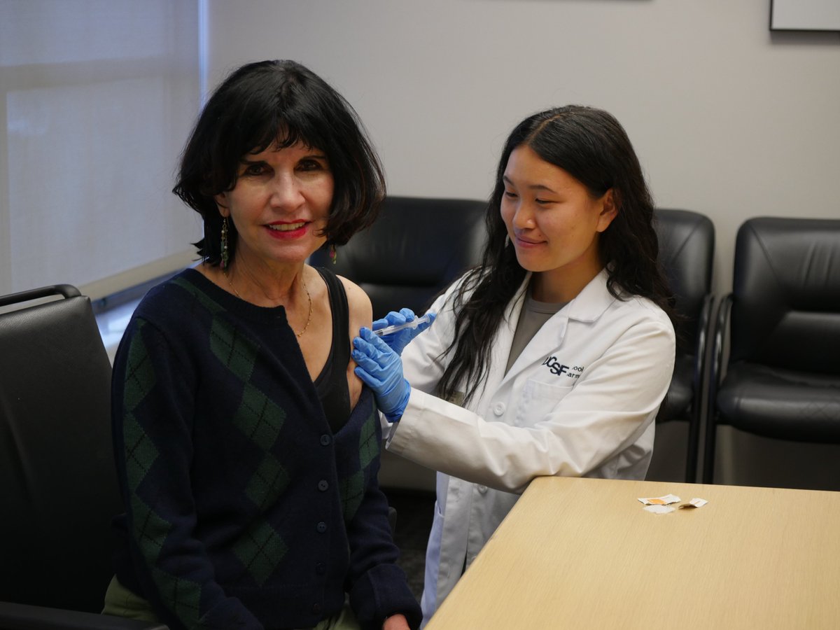 ucsfpharmacy's tweet image. Two @UCSF #PharmD students joined Dean Kathy Giacomini, PhD, BSPharm to amplify the importance of getting vaccinated. 💉They also presented the dean with a proclamation issued by SF’s mayor to recognize American Pharmacists Month. #APhM2024 tiny.ucsf.edu/8ZAqFr