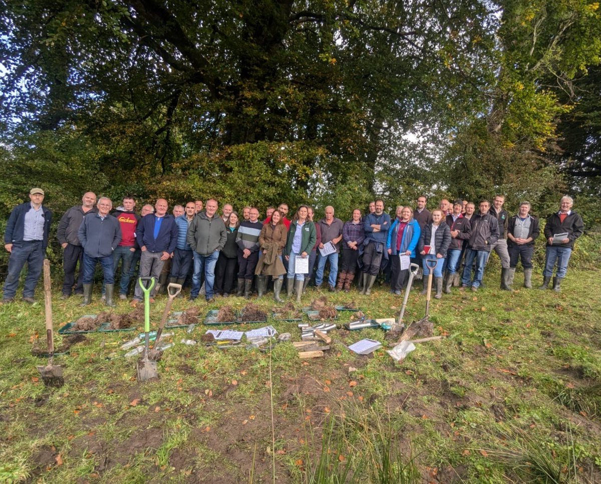 SMcLaughlinQUB's tweet image. Big thanks to everyone who joined today’s #SoilHealth workshop led by  @niels_corfield 🚜👏

Your participation made it a valuable day of learning 🌍💡

Organized by @UlsterWildlife  &amp;amp; @QUBIGFS, part of @EITFood Grow project. Funded by @AFNnetwork &amp;amp; @QUBelfast Agility Fund 🌟🌿