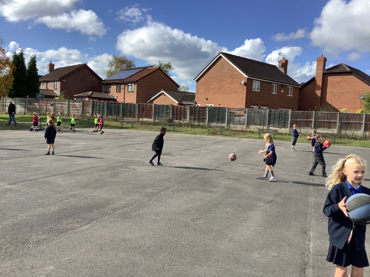 MissHughesSTM's tweet image. More improvements to our passes in basketball last week ☺️ #STMPE