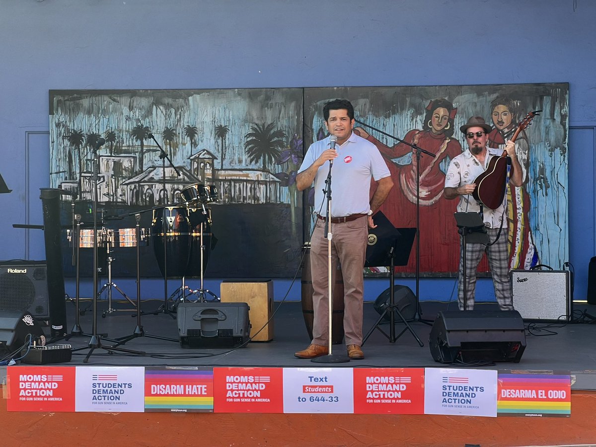 RepJimmyGomez's tweet photo. Joined the ‘Mi Gente Latinx’ @MomsDemand group for a #HispanicHeritageMonth celebration and rally on gun violence prevention in the Latino community. With Black and Brown youth facing disproportionate effects of gun violence, we won’t stop advocating for gun safety and education. https://t.co/3Q083i3MbL
