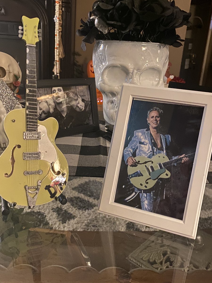 KMode_Devotee's tweet image. So freaking cool 😉👌🎸#MartinGore
#DepecheModeAddict  
#Devotee