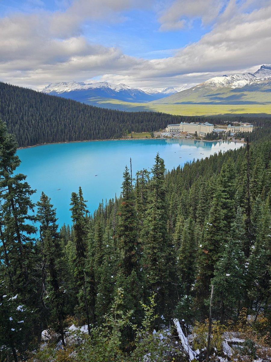 Lake Louise never stops amazing me 😍