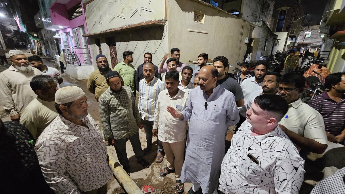 MohdMubeen58's tweet photo. Date : 08/10/2024 | 1:30AM
On The Instructions Of @aimim_national President Barrister @asadowaisi Sahab &amp; Floor Leader @akbarowaisii Sahab, Today I Along Party Worker's Inspected Laying Of CC Road Work With The Estimated Amount Of 77 Lakhs At Teegalkunta Kunta, Jahanuma Division. https://t.co/gpBhKtNYJ7