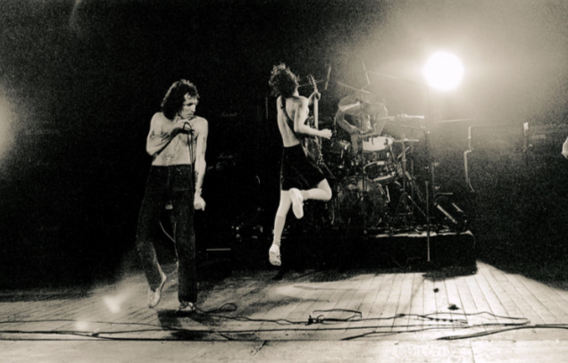 SusanMcEntyre1's tweet photo. AC/DC Live with Bon Scott by R.Halfin #HeavyMetal #BonScott #singer #ACDC #HardRock #BluesRock #Rockn https://t.co/UzRrlPA1H7