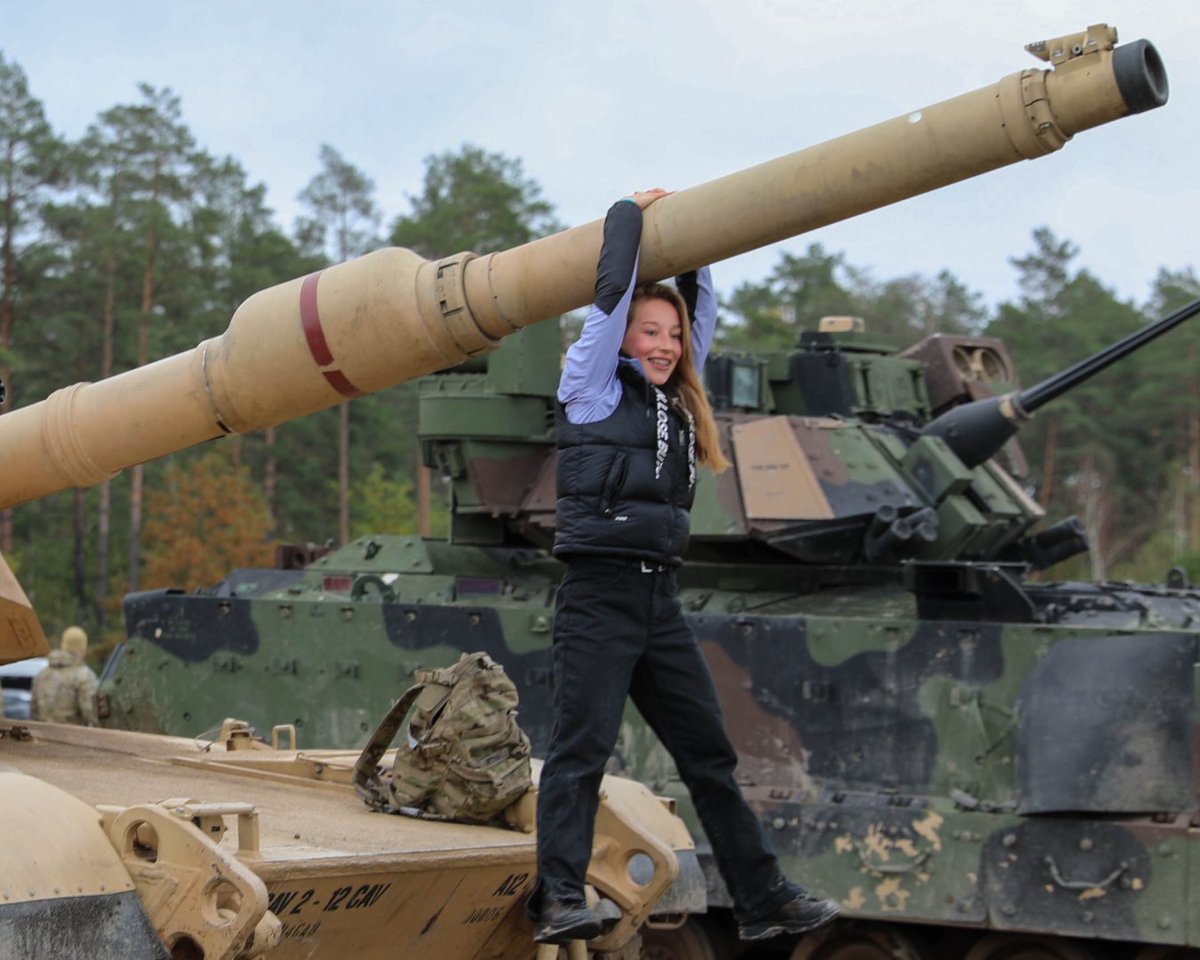 iiiarmoredcorps's tweet image. Soldiers of 2-12 CR, @1stCavalryDiv, displayed Armored Vehicles at the Bemowo Piskie Training Area in Poland to support the East Bullet Holes Marksmanship Competition, hosted by the Polish Army’s 15th Mechanized Brigade.

#IIIArmoredCorps | #FirstTeam | #AmericasHammer