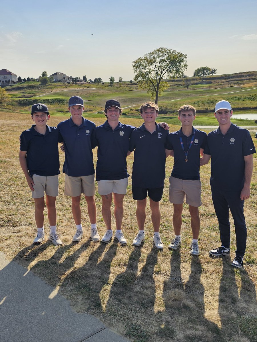 Not the day we wanted at districts.  Team score of 304 doesn't get it done. Jack White, on the other hand, does. Finished 3rd overall shooting a 68 to qualify as an individual!!