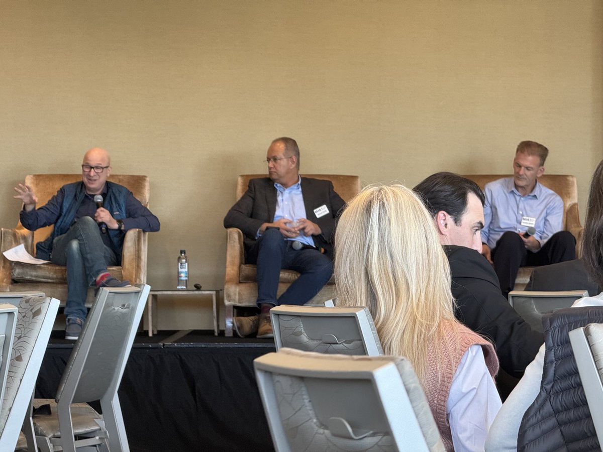 Great discussion around the use of #AI in government from San Jose, San Diego, and Wake County.   #MIX2024 #LocalGov