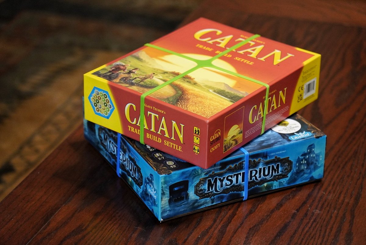 Level up your board game nights with Grifiti Band Joes! 🧩 Keep your game boxes secure and organized with our durable, stretchable silicone bands. No more loose pieces or messy boxes—just stress-free fun. Perfect for gamers on the go! 🎲 #BoardGames #Grifiti #GameNight