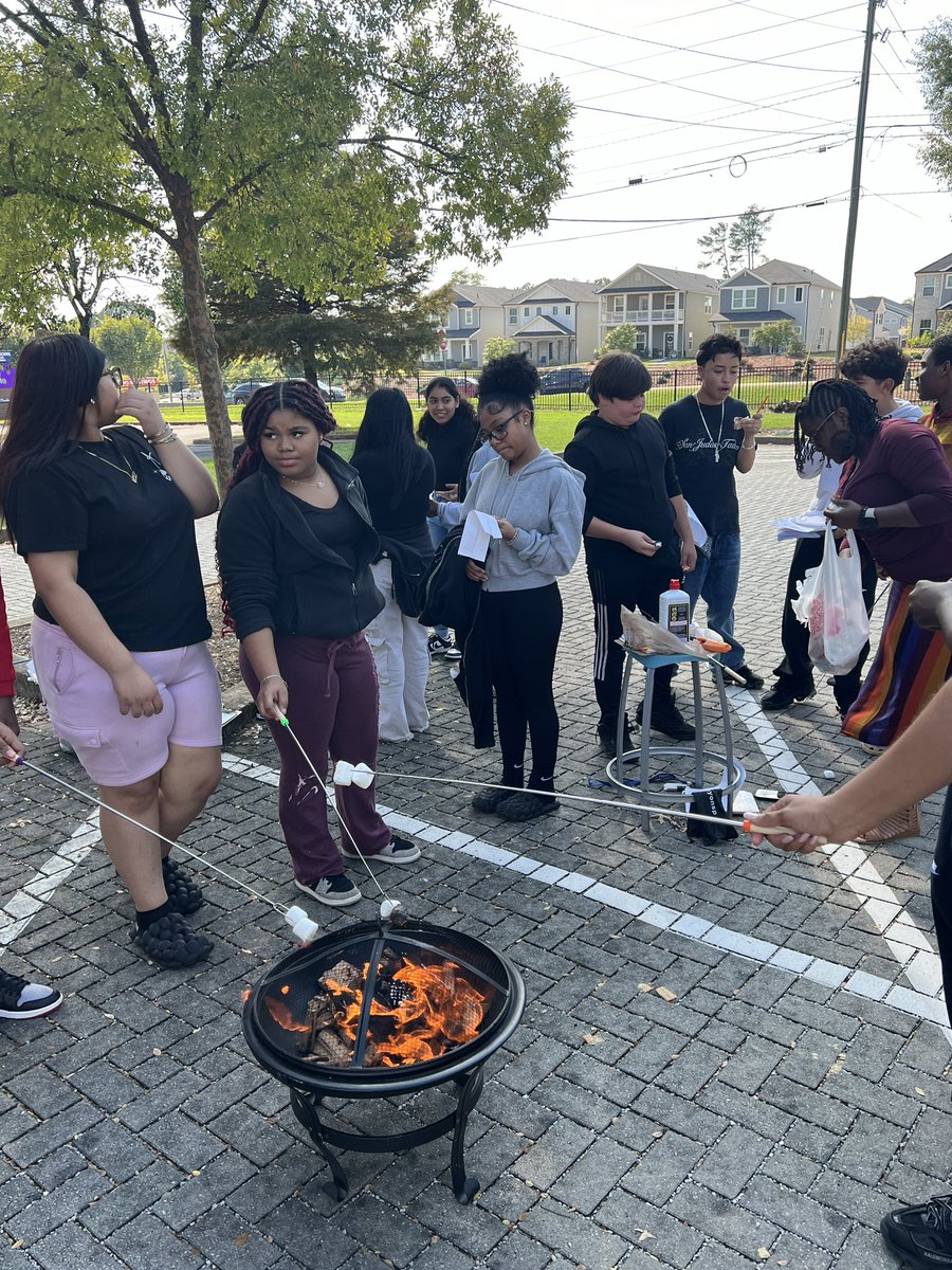DrABHosey's tweet image. 8th grader Science  students with Ms. Rouser explored changes of matter by burning wood ( physical change ) &amp;amp; roasting marshmallows ( chemical change). #teamfloydms @FloydMSCobb @cobbscience