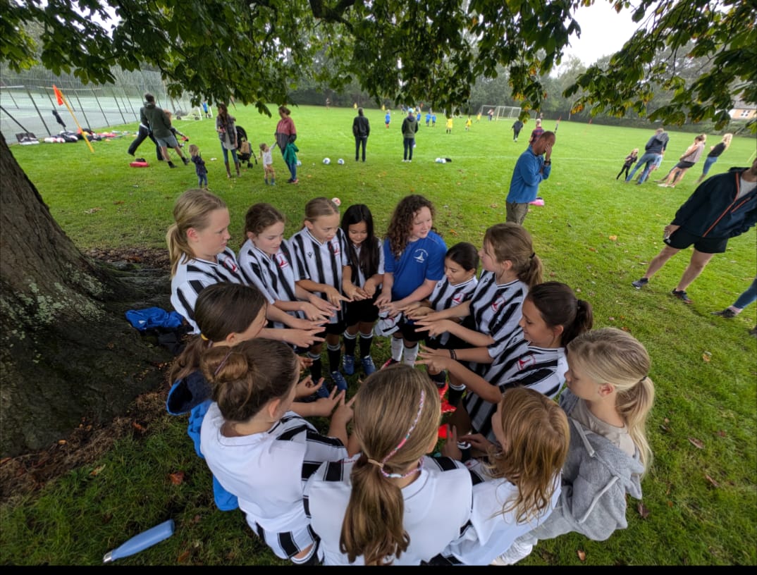Ashton Keynes Youth Football Club (@akyouthfc) on Twitter photo Some  pictures from the weekend, starting off with this great photo of our  U11 girls, displaying the kind of team spirit that epitomises the clubs  ethos. Some  pictures from the weekend, starting off with this great photo of our  U11 girls, displaying the kind of team spirit that epitomises the clubs  ethos.