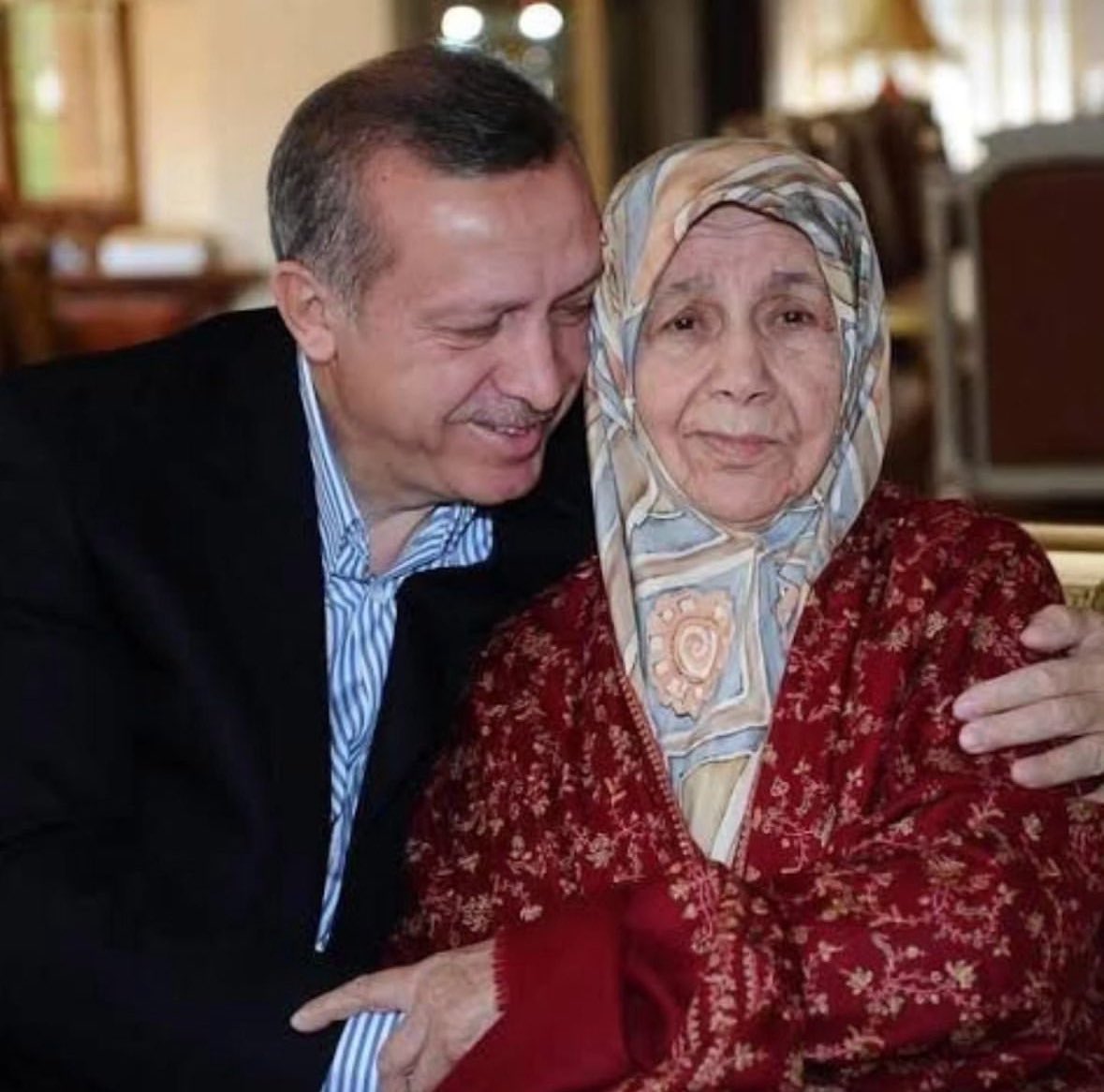 KADREKC1's tweet photo. Cumhurbaşkanımız Sayın @RTErdogan’ın merhume annesi Tenzile Erdoğan Hanımefendi’yi; vefatının yıl dönümünde rahmetle yâd ediyorum.

Ruhu şâd, mekânı cennet olsun. https://t.co/KW6E5DtYJ0