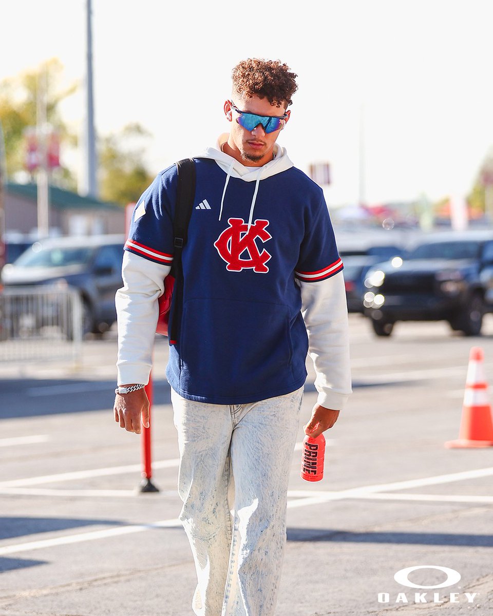 Monday Night Mahomes 😎 <a href="/PatrickMahomes/">Patrick Mahomes II</a>