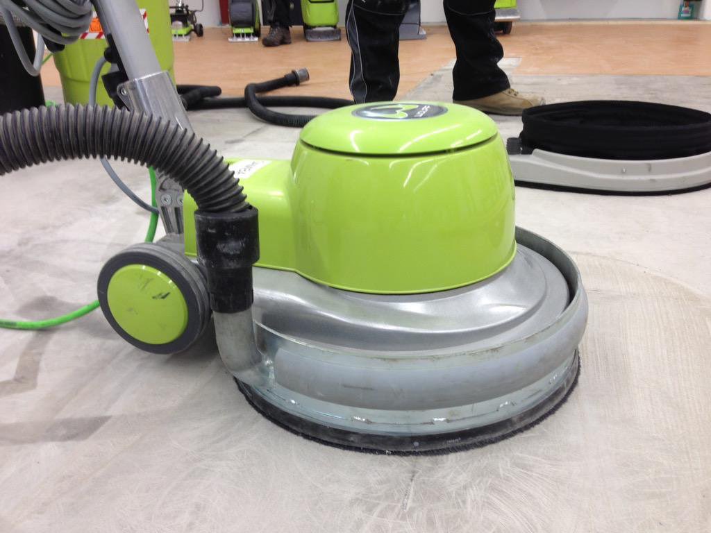 🟢 𝗦𝗔𝗠𝗕𝗔 𝗔𝗖𝗧𝗜𝗘𝗦𝗘𝗧 🟢

Wolff Samba schuurmachine, incl metalen afzuigring en aandrijfschijf.

🟩 krachtig : 1700Watt motor
🟩 snel : 154 toeren
🟩 gewicht : 44kg 
🟩 sterk : stalen tandwielen

Van €2250,- nu voor €1650,-