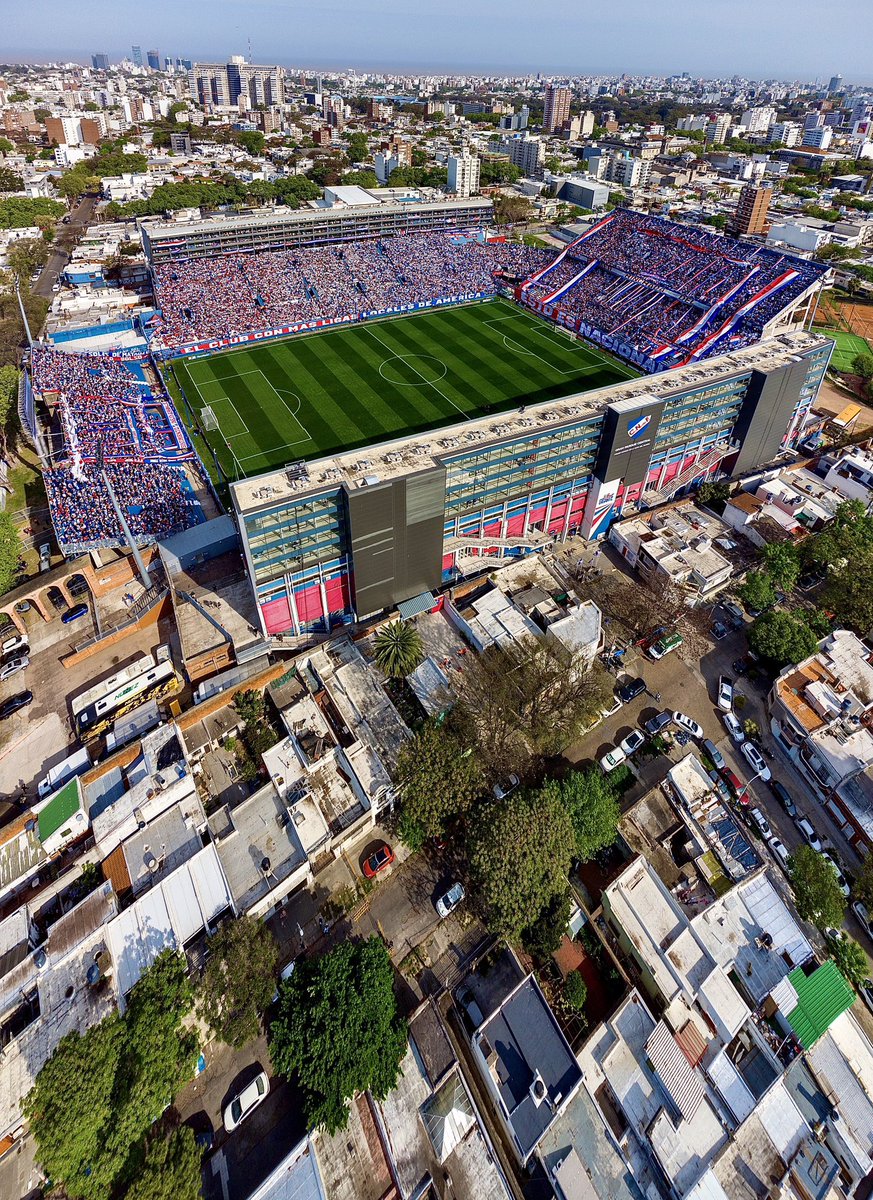 francisco181293's tweet photo. En el corazón del barrio, en el medio de la ciudad, con sentido de pertenencia, con cuanta historia.  GRAN PARQUE CENTRAL🔵⚪️🔴 https://t.co/FtR5Cnd7Ww
