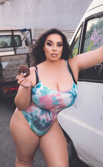 4 pic. Do I have your attention?? 
??
xx
#pornstar #porn #bbw #thick #pawg #latina #curvy #curves #porno