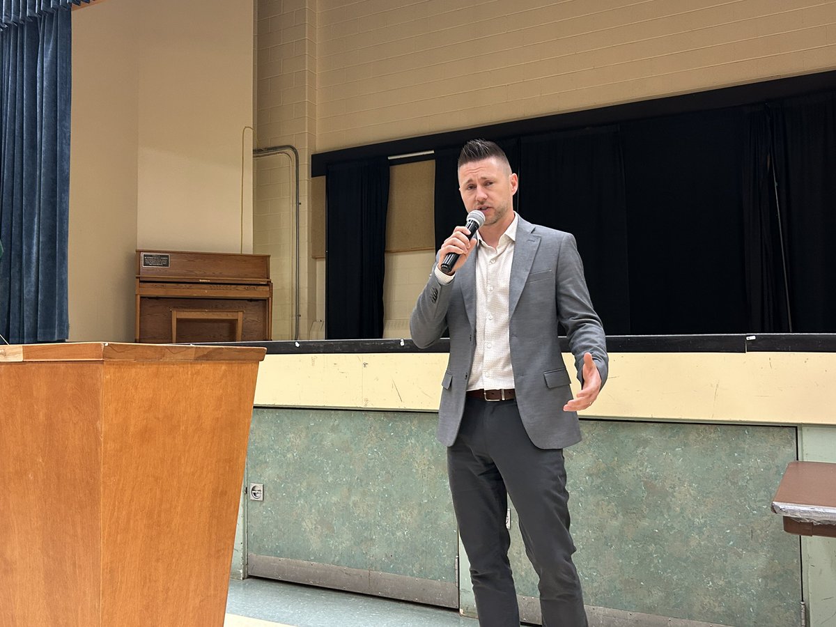 Thank you Regina Senior Citizens Centre for hosting a Town Hall today! Great questions and conversation! #yqr #Regina