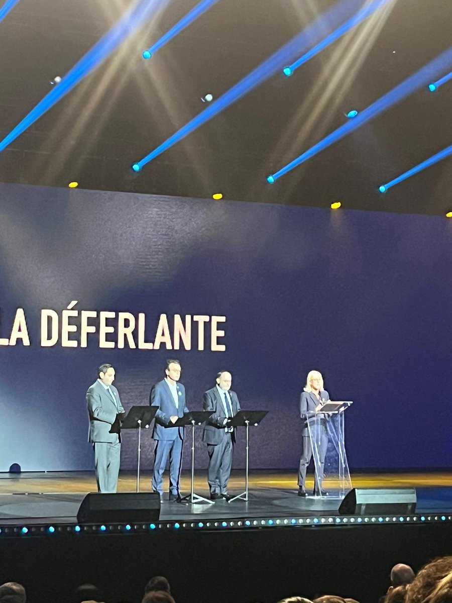 GOLDMANNAriel's tweet photo. Émouvante commémoration  du #7octobre par le @Le_CRIF 
Fier d’avoir pu y intervenir pour évoquer aux côtés de @LaurenceFerrari la vague #antisemite ! Merci @MichelBarnier @YaelBRAUNPIVET @NicolasSarkozy  et tant d’autres pour leur présence.
Bravo @Yonathan_Arfi tu es un mensch ! https://t.co/sd7zYLuB4q
