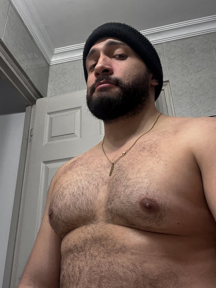 HAPPY M☀️NDAY 😏

#Oso #beardedman #Hairychest #Barbudo #Homensdebarba #Panameño #bearmode #Hairyman #Chest