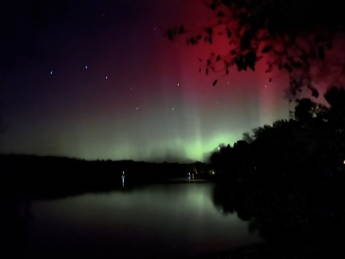 BelindaKARE11's tweet image. Doug Olson captured this on Lake Ossawinamakee north of Cross Lake last night.  Love the Big Dipper!   Thanks Doug.