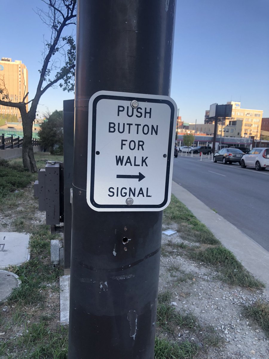 lauraspencer's tweet photo. No button for crossing the street at @LoeweOfficial, at 15th and Wyandotte @311 #kcmo https://t.co/IsXm0ZmyZX