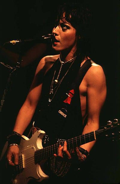 necrofemmes's tweet image. someone draw vi like this PLEEK