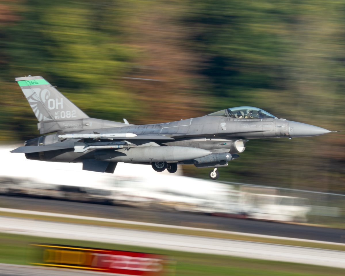tcavphoto's tweet image. 89-2082 launching out of KTOL on an early morning sortie