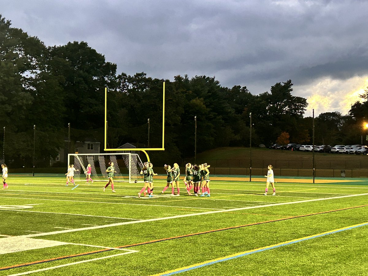 Another beautiful goal from the right side! This time it’s Amanda Peck! <a href="/Feehan_GSoccer/">Feehan Girls Soccer</a> leads <a href="/FHSSports/">FranklinAthletics</a> 2-0 with 18 minutes left in the 1st half! #GoShamrocks <a href="/BishopFeehanHS/">Bishop Feehan</a> <a href="/Feehan_Fanatics/">Feehan Fanatics</a>