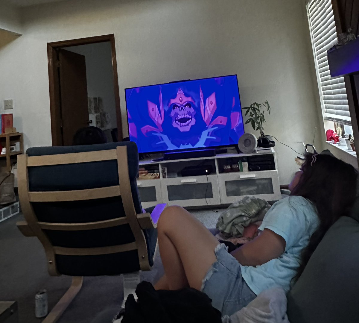 IllustratorDad's tweet photo. It’s a @MastersOfficial #MotuRevolution night with the kids..
this season is AMAZING. Amazing job @MarkHamill @WilliamShatner @powerhouseanim @netflix #MoreMotu let’s go Netflix! https://t.co/q5D0iCXdzE