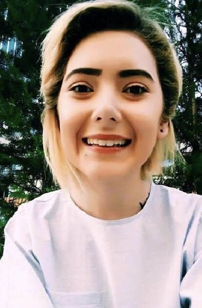 Şule Çet 23 yaşında üniversite 2. sınıf öğrencisiydi. Uyuşturucu verilerek tecavüz edildi. Konuşmaması için 20. kattan atılarak katledildi!

Seni de unutmadık kız kardeşim, arkadaşlarınla beraber burada aylarca adalet için savaşmıştık!