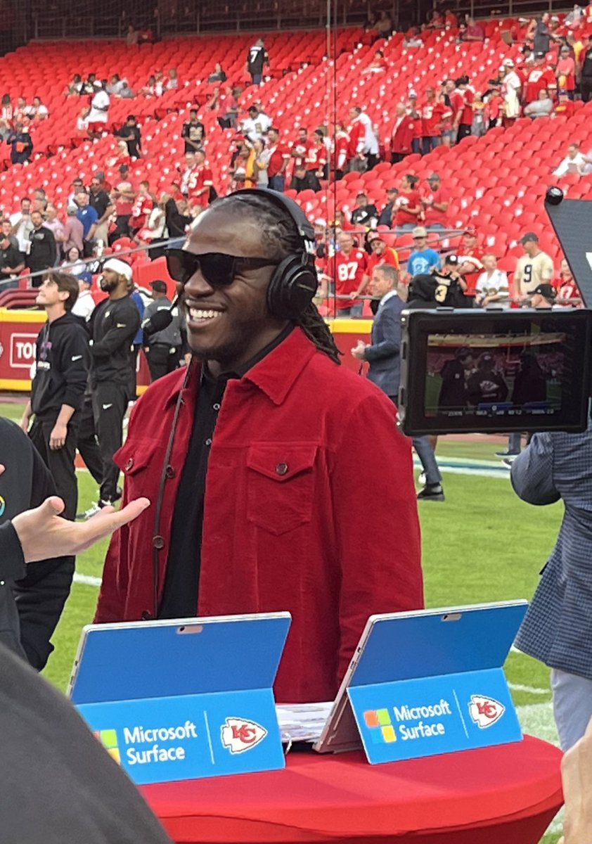 Welcome back to Arrowhead, Jamaal Charles. Tonight’s Drum Honoree. #Chiefs