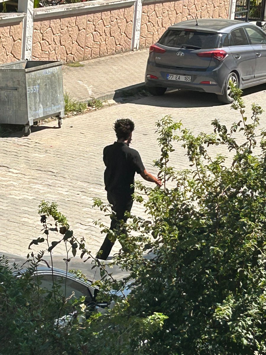 nisaballi199's tweet photo. Kadına şiddet olaylarının ardı arkası kesilmez iken daha İlknur Uzuner ve Ayşegül halil’in katliamı konuşurken Yalova akça hatun kız yurdu öğrencileri olarak benzer şeyler başımıza geldi satanist olduğu bilinen bu şahıs bir süredir yurda musallat olmus durumda #?kbalUzuner https://t.co/kY5lyirRqn