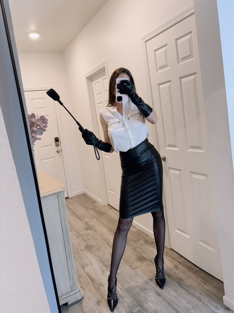 MistressElena0's tweet photo. have you been a bad boy? https://t.co/VUExiEI8tY