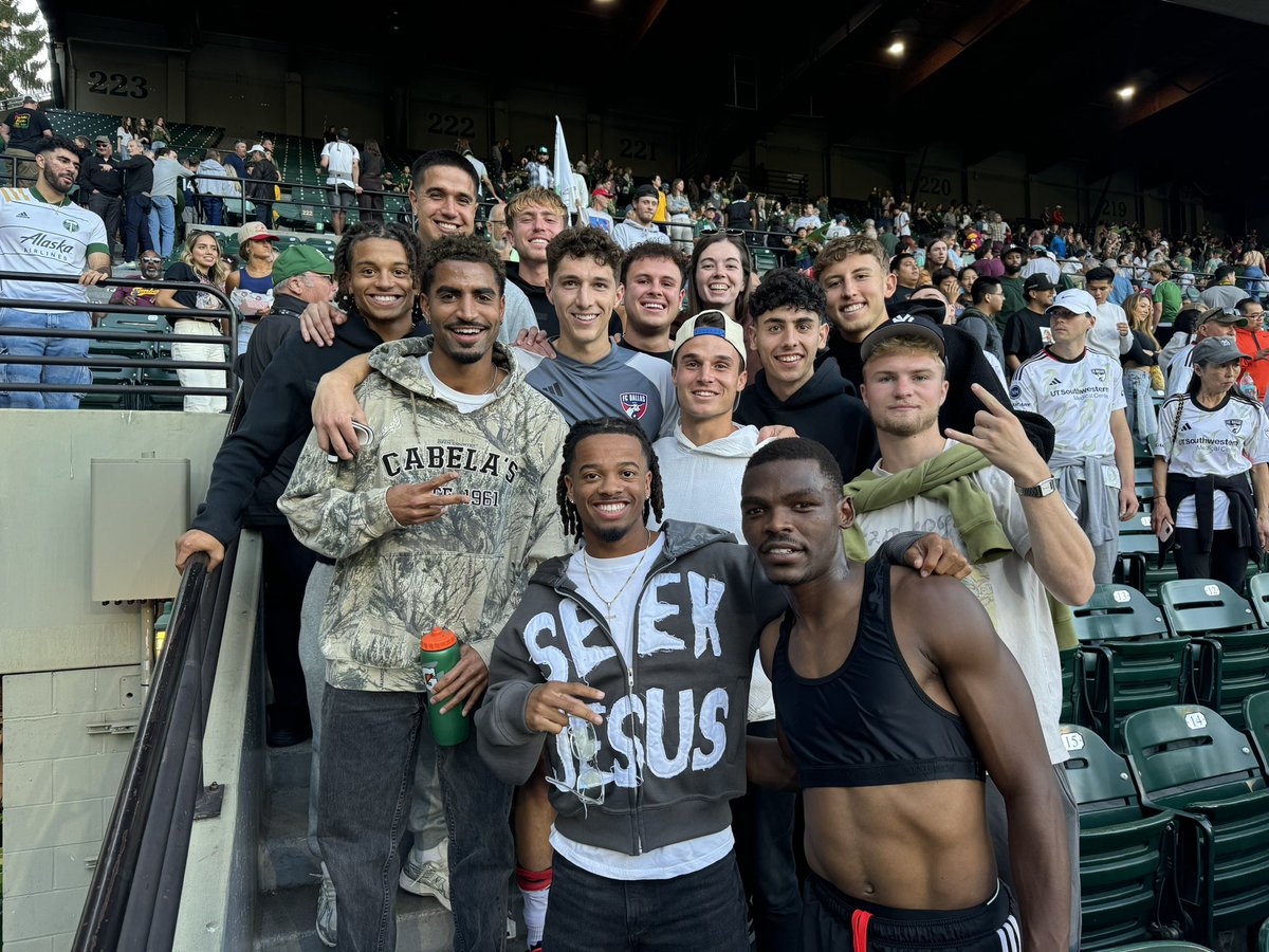 Great to see some familiar faces at Providence Park yesterday! 🧡🖤

Logan and Tsiki forever part of #BeaverNation 🦫