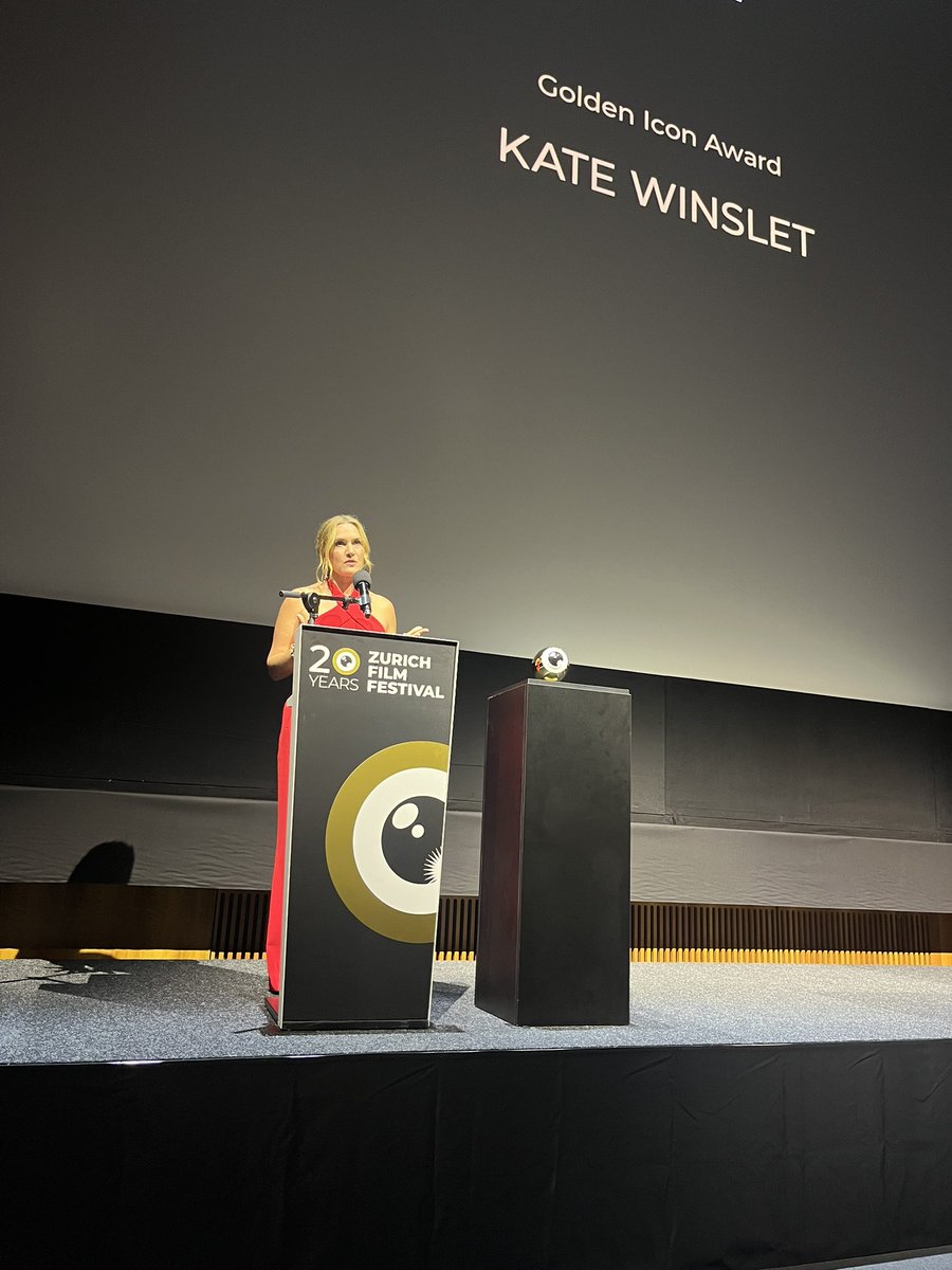 FirstWasMirandy's tweet photo. What a day. Kate Golden Icon Winslet✨ https://t.co/pFK94lCgtg