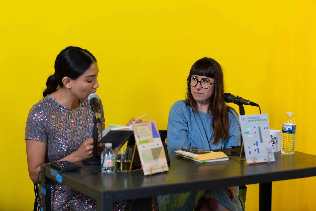 Successive Approximation de <a href="/ropaviejera/">Lolbé González</a> + I don’t believe in poetry (alliteration publishing,  2024) 

Así fue la presentación de nuestros libros, gracias a <a href="/LugarComunMiami/">Lugar Comun Miami</a> y roberto mata school of photography 

Fotos: Evelyn Sosa
6 de octubre de 2024

instagram.com/p/DA04og-PUT_/…