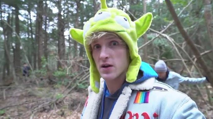 chrisp_nomad's tweet photo. Bro's arguing with a "fake internet kid" instead of taking care of his new born. what a fucking loser.

Since you love to bring up old shit, lets never forget this @LoganPaul https://t.co/AY9CpLAV9V