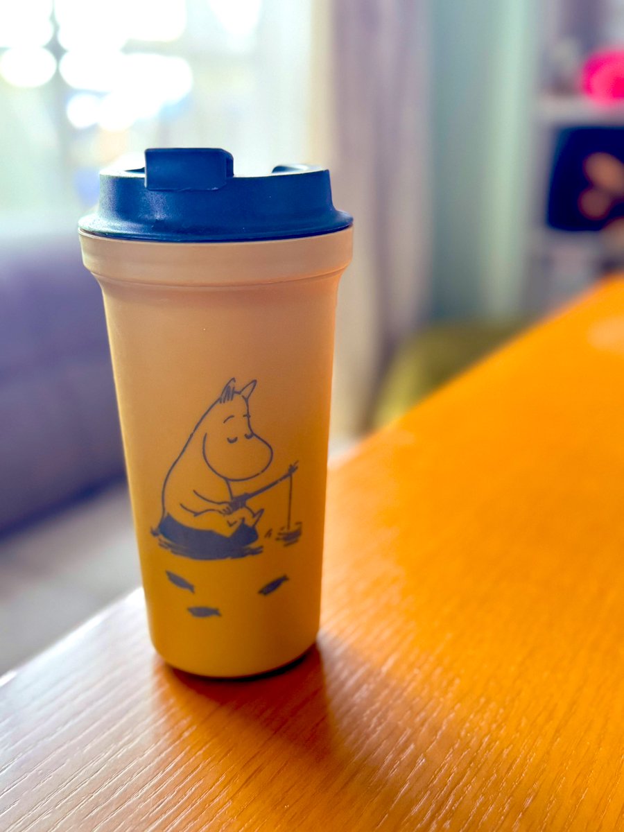 朝のコーヒーが、アイスからホットになりました☕️