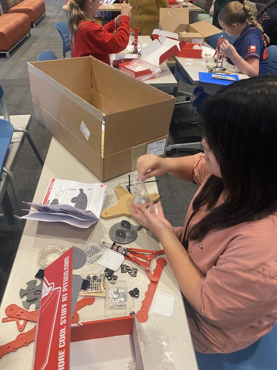 Laura Mackay tweet media