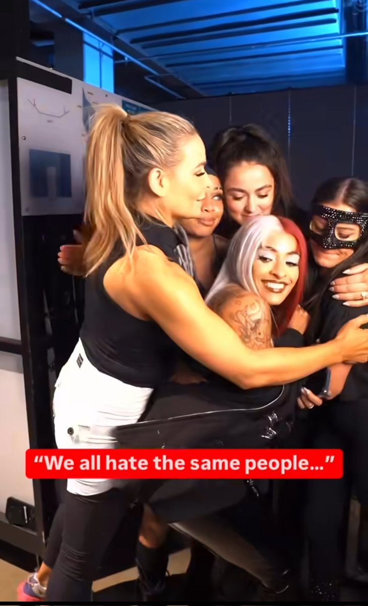 Zelina in match tonight stand up #ZVArmy 🔥🔥🔥🔥

#PushZelina #WWERaw