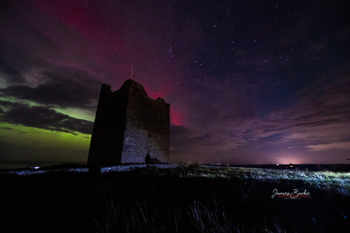 jamesburke01's tweet photo. A Great Aurora Display tonight here in west sligo. @CarlowWeather @VirtualAstro @TamithaSkov @MetEireann #Auroraborealis #lovesligo #easky https://t.co/GoWqyVgTSy