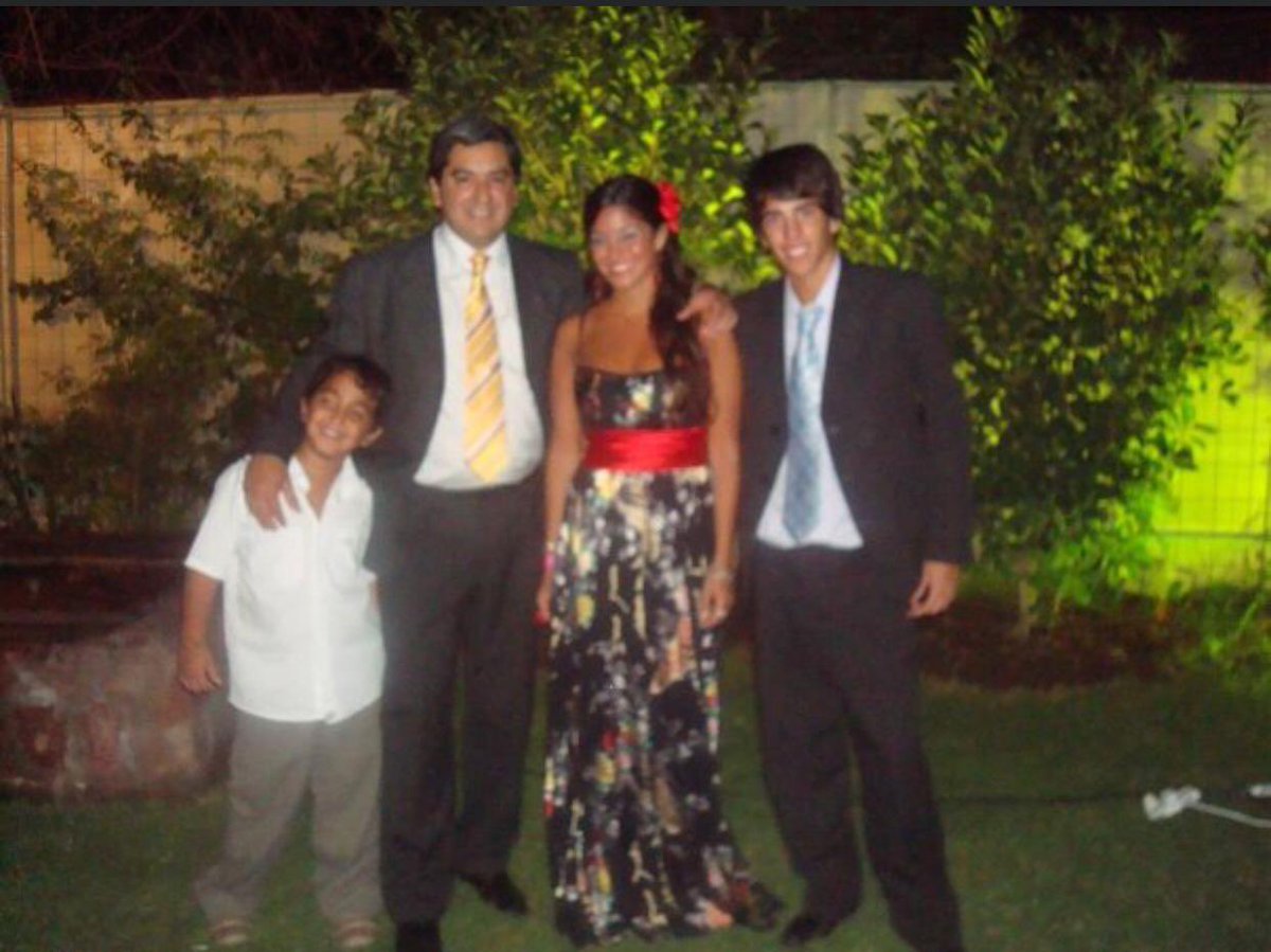 ricardo_barey's tweet photo. Ojalá algún día pueda volver a sonreír sin vos mi hno , te extraño todas las horas del día todos los días https://t.co/D6R1IGTY2h