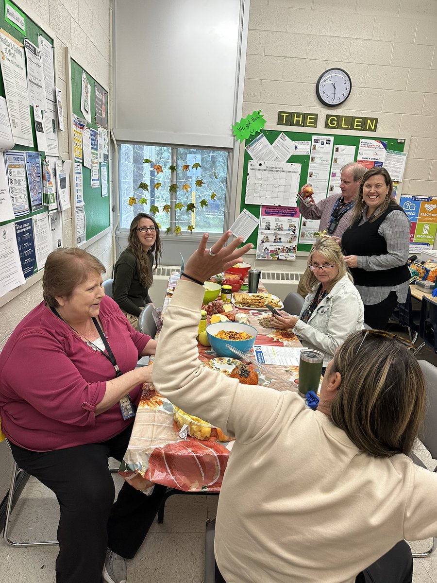 Happy World Teachers Day!!!! 🌎We are so thankful we have each and every one of you at The Glen !!!! You all make a difference each and everyday <a href="/GEDSB/">Grand Erie District School Board</a>  <a href="/DirectorGEDSB/">Dr. JoAnna Roberto, Ph.D.</a> 
Thank you 🥰