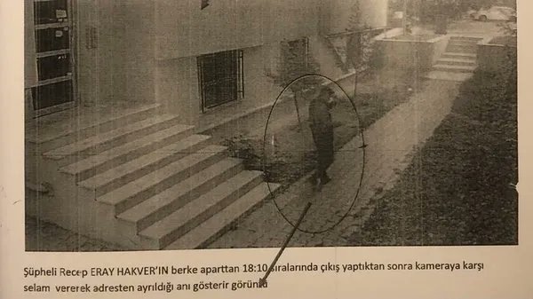 tiredbullet's tweet photo. https://t.co/oomQTdNA9S Cennet Tuba Tokbaş benim sınıf arkadaşımdı. Erkek arkadaşı Eray Hakver tarafından kendi evinde boğularak öldürüldü. Cani herif kameralara el sallayarak olay yerini terk etmişti. https://t.co/wo6tbAI2Fn