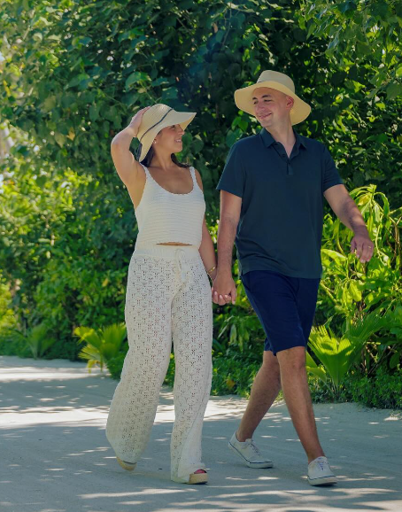 dieforyous's tweet image. Unknown Khia Gossip Reporter 'Francesca Bacardi' is seen with multiple boyfriends despite being married, having a child and a "so called close relationship".

“[She’s] not a girl’s girl,” Joe Vastola told dieforyous exclusively at the time. “My family is just collateral damage."