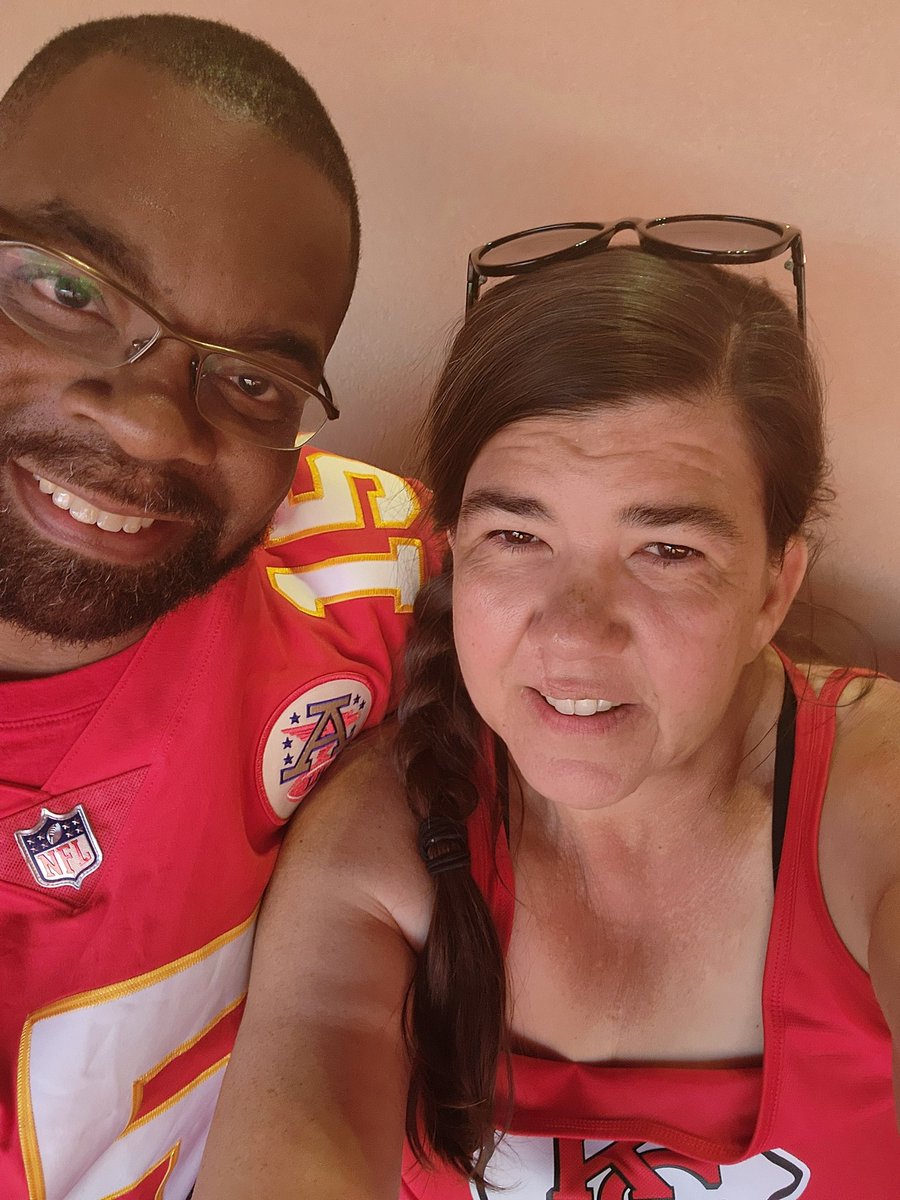 ginar40's tweet photo. #ChiefsVsCancer https://t.co/57EzjmNv80