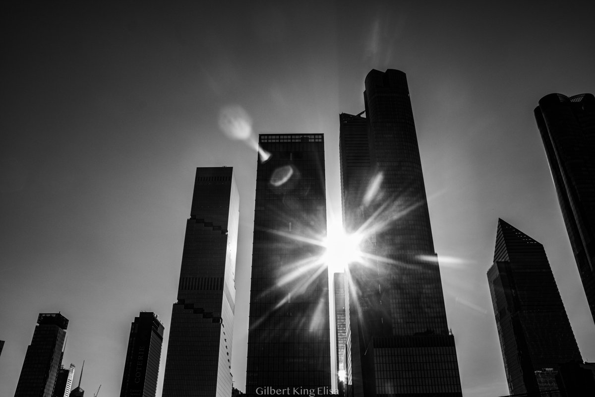 GilbertKElisa's tweet photo. Hudson Yards
Manhattan, NYC
#photographer #gilbertkingelisa #photography #blackandwhitephotography #society #mornings #sunshadows #fotografia #buildings #traveling #sun #sunlight #streetphotographer #fotografi #monochromatic #art #visualart #shadows #building #bnw #engineering #construction #pennstation #newyork #skylines #travelpotography #urban #urbanphotography
