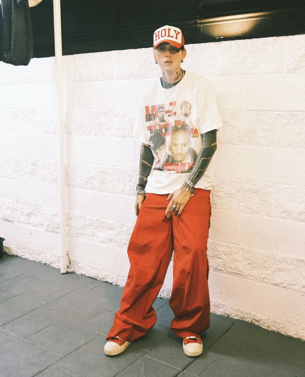 mainstreamusto's tweet image. more like unholy-